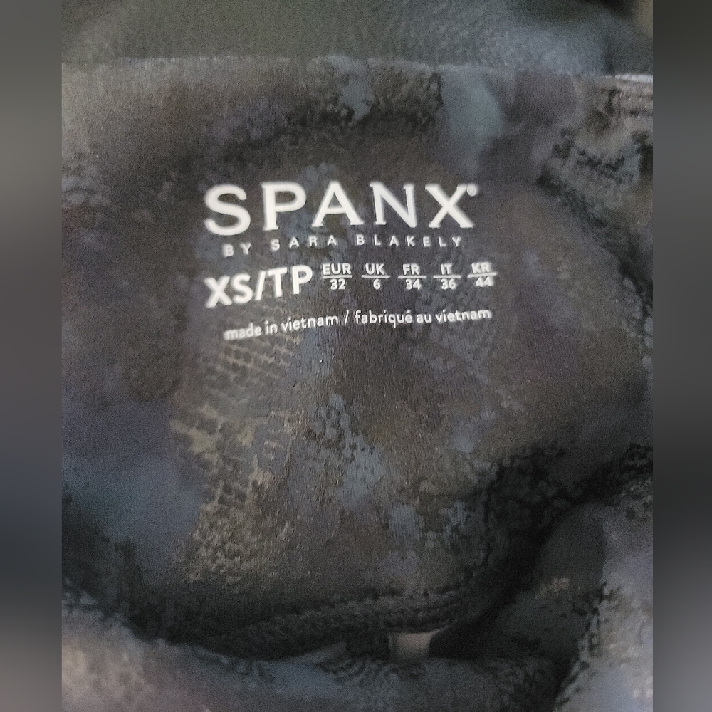 SPANX Capri Leggings XS